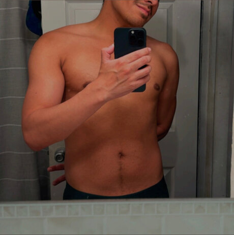 Foto di nudo di fuga di OnlyFans di Toni