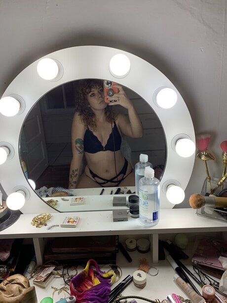 Foto di nudo di fuga di OnlyFans di Mad 