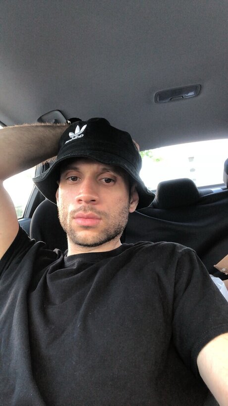 Foto di nudo di fuga di OnlyFans di Caesar