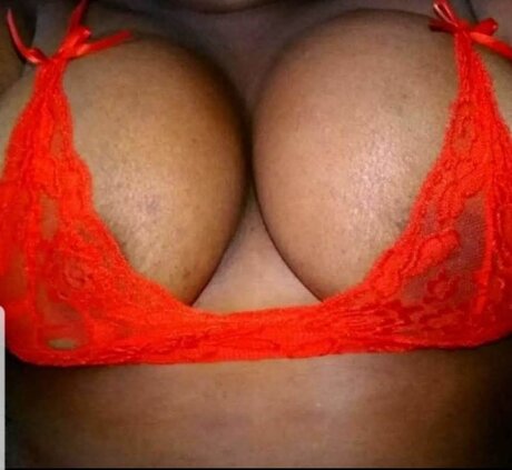 Foto di nudo di fuga di OnlyFans di Meanebonyqueen11