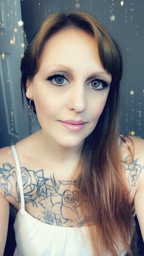 Foto di nudo di fuga di OnlyFans di Journey