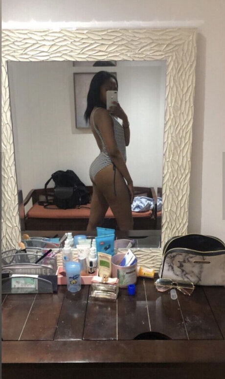 Foto di nudo di fuga di OnlyFans di Freakmebaby