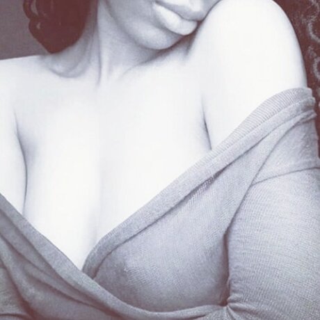 Foto di nudo di fuga di OnlyFans di Queenlonewolf