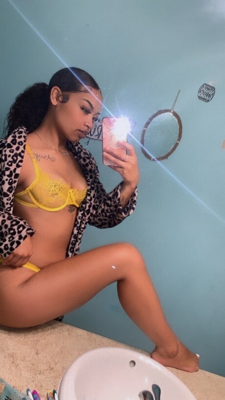 Foto di nudo di fuga di OnlyFans di Honey