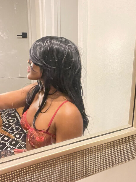 Foto di nudo di fuga di OnlyFans di Finch Bird