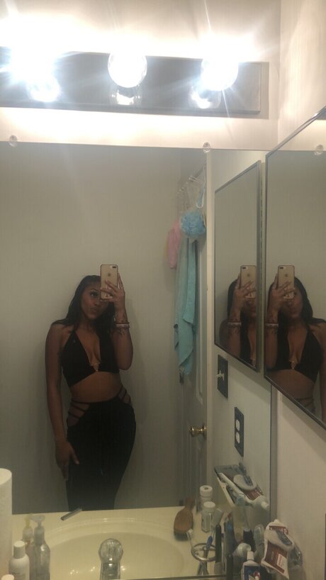 Foto di nudo di fuga di OnlyFans di Jayla Hall