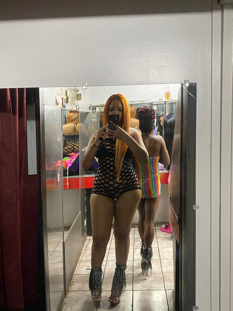 Foto di nudo di fuga di OnlyFans di Pinkk