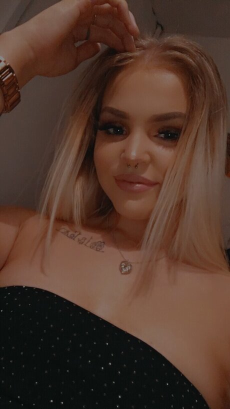 Foto di nudo di fuga di OnlyFans di Honeybeaxo