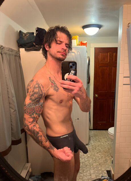 Foto di nudo di fuga di OnlyFans di Robbystrokes