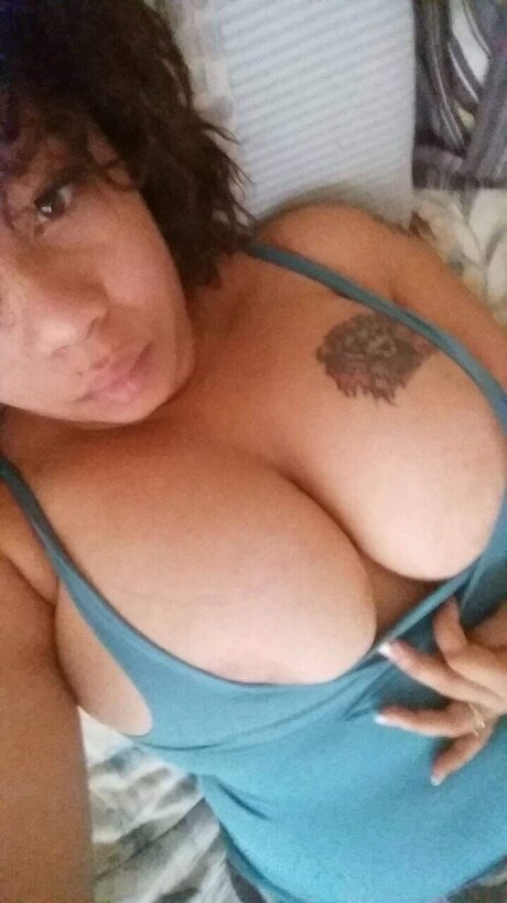Foto di nudo di fuga di OnlyFans di Monroe