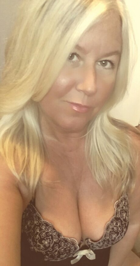 Foto di nudo di fuga di OnlyFans di Angie