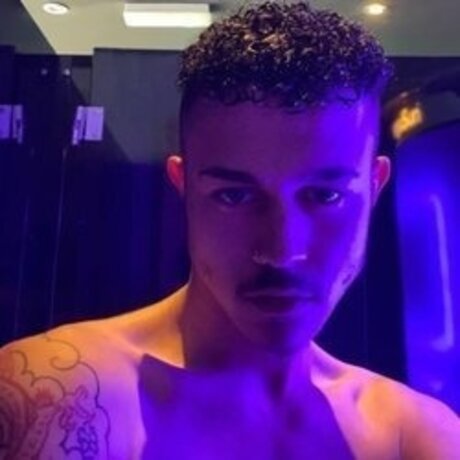 Foto di nudo di fuga di OnlyFans di M V