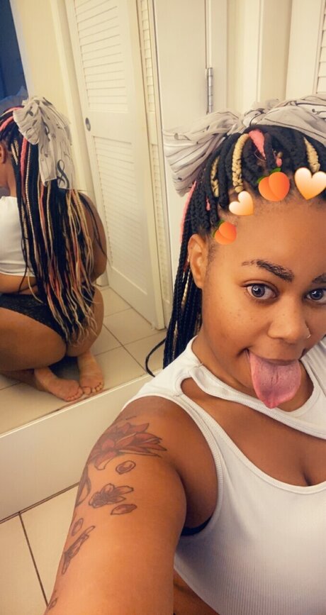 Foto di nudo di fuga di OnlyFans di Lightskincutie