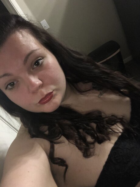 Foto di nudo di fuga di OnlyFans di Dacia