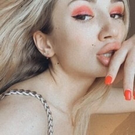 Foto di nudo di fuga di OnlyFans di Lina