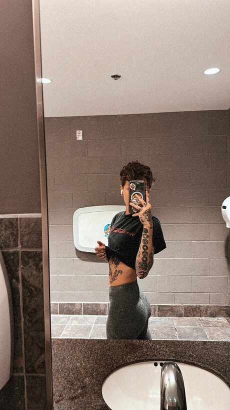 Foto di nudo di fuga di OnlyFans di Babyy
