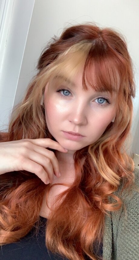 Foto di nudo di fuga di OnlyFans di Red