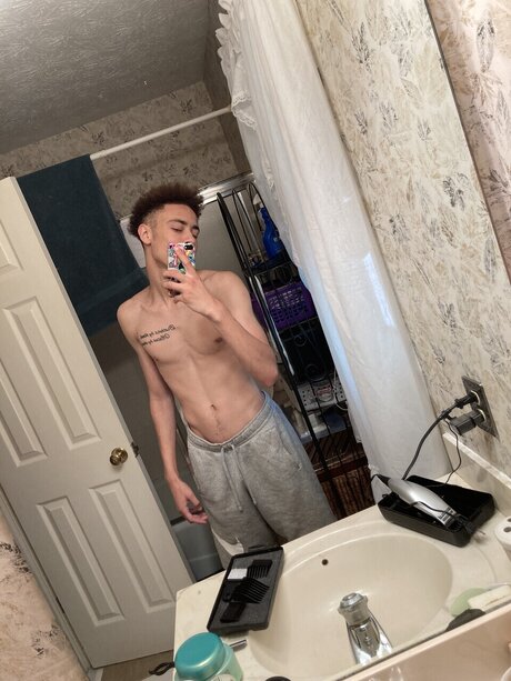 Foto di nudo di fuga di OnlyFans di Jnastay Yuuuer