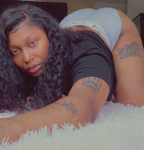Foto di nudo di fuga di OnlyFans di Mimiiihendrxxx