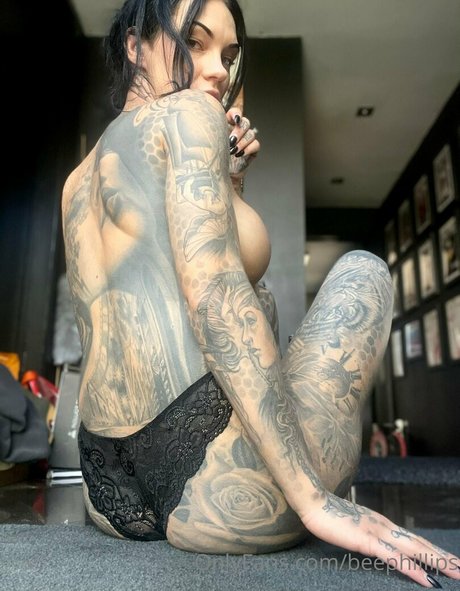 Foto di nudo di fuga di OnlyFans di Bee Phillips