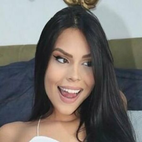Foto di nudo di fuga di OnlyFans di Jennifer Luana