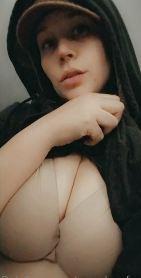 Foto di nudo di fuga di OnlyFans di Gwenhwyfar
