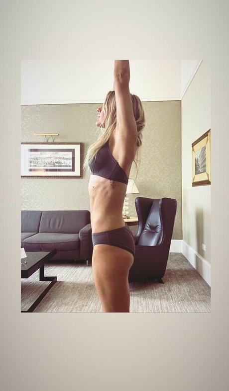 Foto di nudo di fuga di OnlyFans di Ellie Goulding
