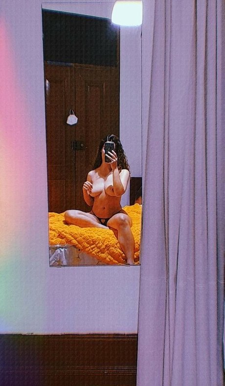 Foto di nudo di fuga di OnlyFans di Slutbelo