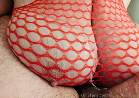 Foto di nudo di fuga di OnlyFans di Bigboobscouple