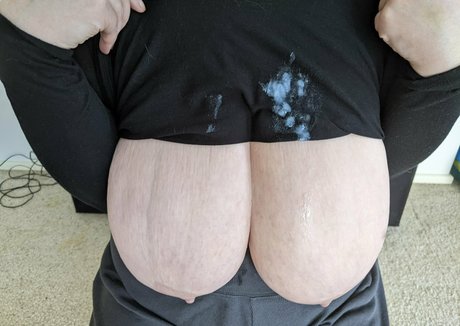 Bigboobscouple