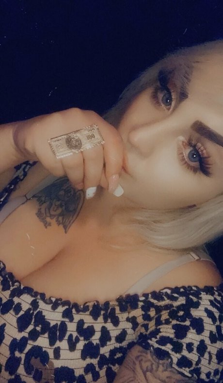 Foto di nudo di fuga di OnlyFans di Snowbunnygang420