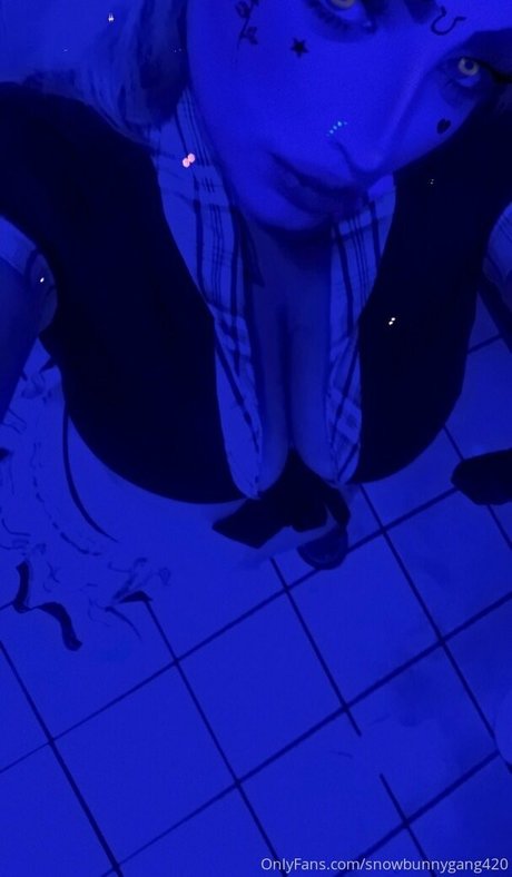 Foto di nudo di fuga di OnlyFans di Snowbunnygang420