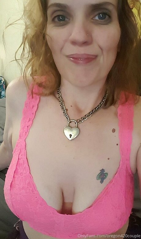 Foto di nudo di fuga di OnlyFans di Oregon420couple