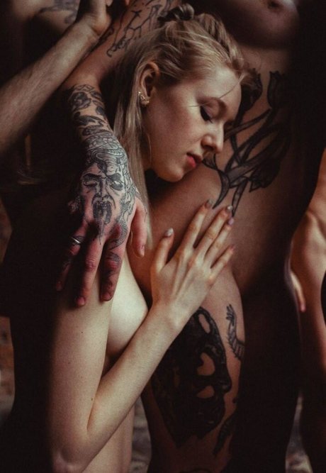 Foto di nudo di fuga di OnlyFans di Polza