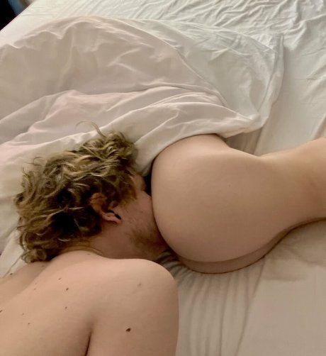 Foto di nudo di fuga di OnlyFans di Slapmepls