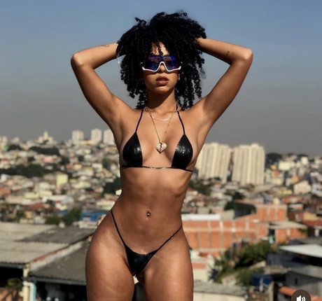 Foto di nudo di fuga di OnlyFans di Isis Pequine