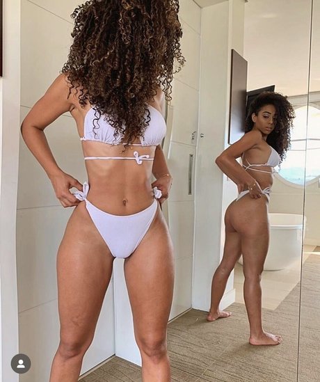 Foto di nudo di fuga di OnlyFans di Isis Pequine