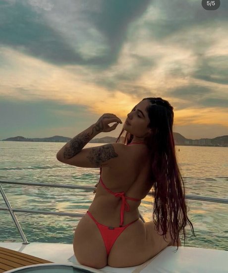 Foto di nudo di fuga di OnlyFans di Lia Dumbra