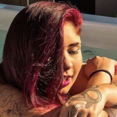Foto di nudo di fuga di OnlyFans di Lia Dumbra