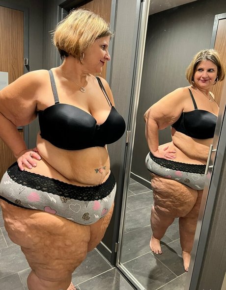 Foto di nudo di fuga di OnlyFans di Bigbootyasshley