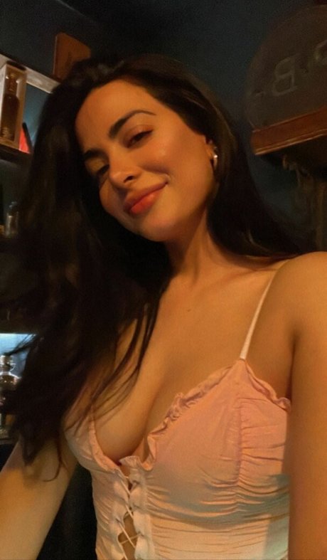 Foto di nudo di fuga di OnlyFans di Emeraude Toubia