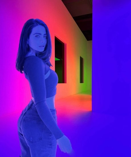 Foto di nudo di fuga di OnlyFans di Emeraude Toubia