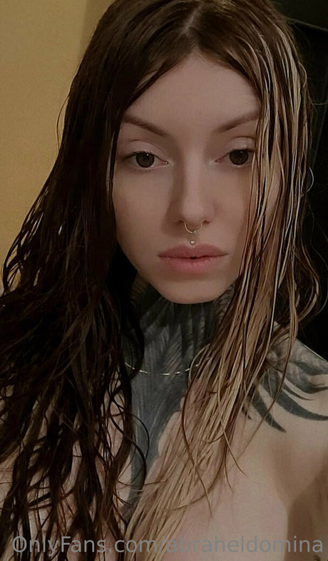 Foto di nudo di fuga di OnlyFans di Abraheldomina