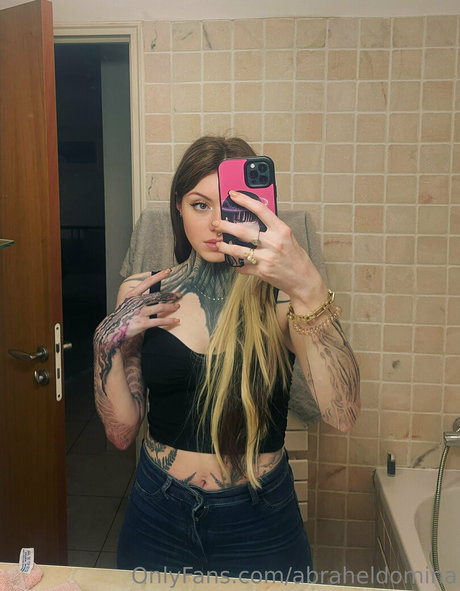 Foto di nudo di fuga di OnlyFans di Abraheldomina