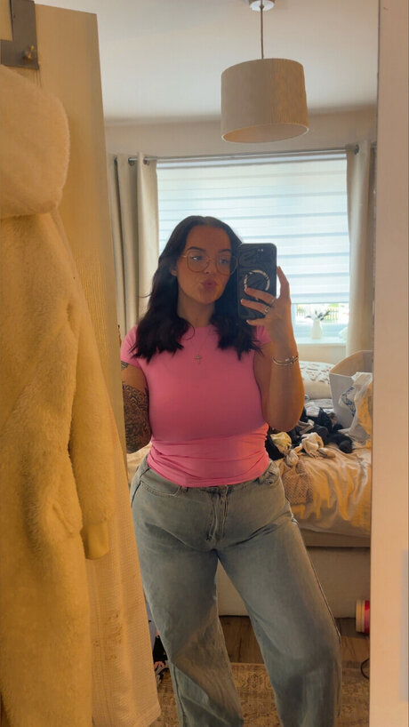 Foto di nudo di fuga di OnlyFans di Charis
