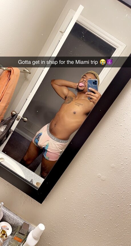 Foto di nudo di fuga di OnlyFans di Makinmoney95