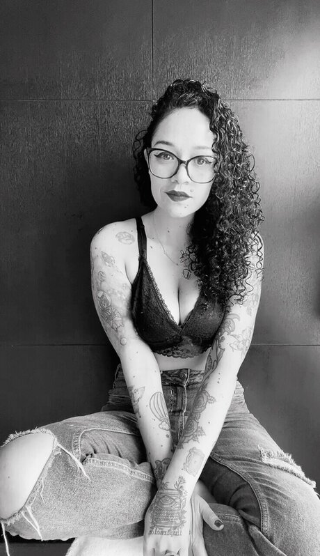 Foto di nudo di fuga di OnlyFans di Miss Villa