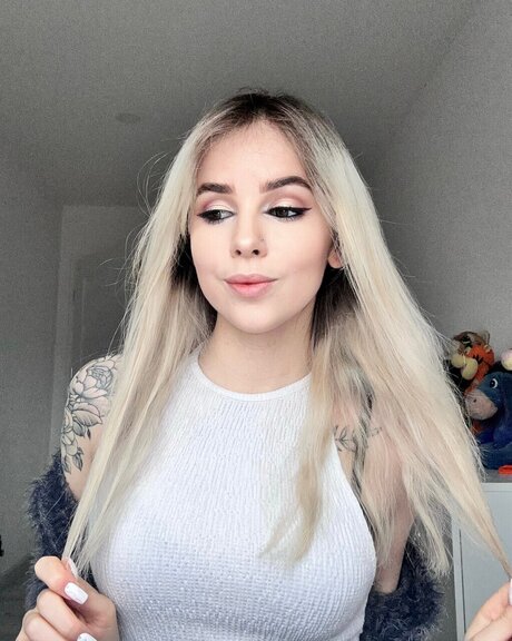 Foto di nudo di fuga di OnlyFans di Lindsey