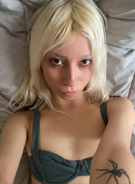 Foto di nudo di fuga di OnlyFans di Mell Hell