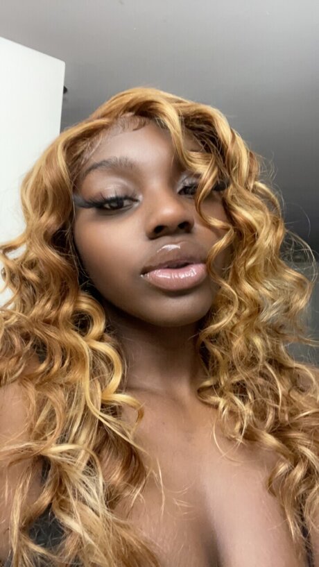 Foto di nudo di fuga di OnlyFans di Ariahmae